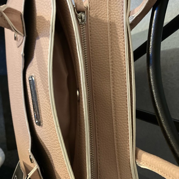 Women’s Nautica Soft pastel pink purse/handbag - Picture 2 of 7